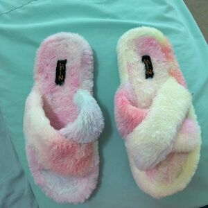 Seven7 NEVER WORN Pastel Faux Fur Slippers